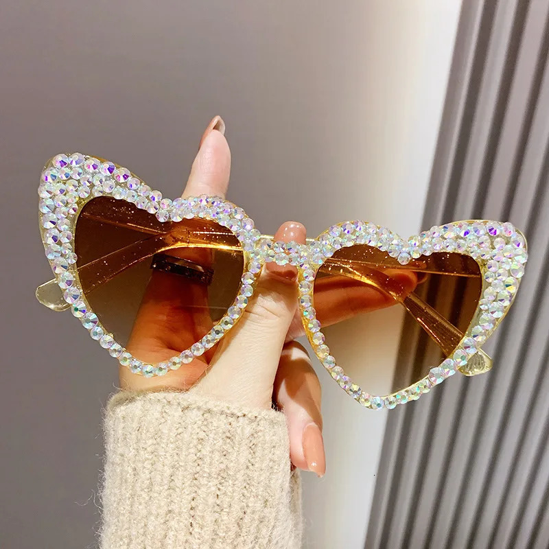 KLASSNUM Women Diamond Frame Heart Shape Sunglasses Large Anti UV400 Sun Glasses for Ladies Year Party Eyewear 250617