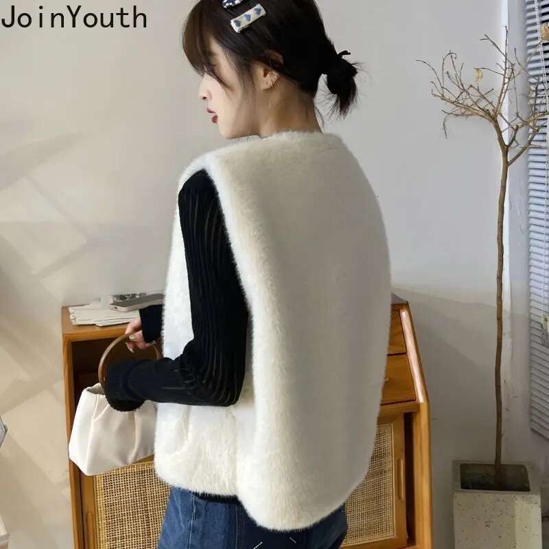 Autumn Winter Vest Women Lamb Wool Vintage Waistcoat 2025 Ropa Mujer Single Breasted O-neck Thicked Warm Fashion Tanks Jackets