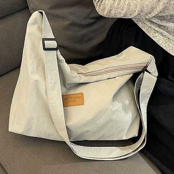 Ultra-light Large Capacity Waterproof Oxford Cloth Couple Fashion Versatile Casual Korean Style Tote Lightweight Crossbody Bag