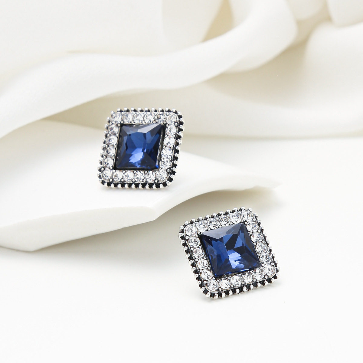 Fashion For Women Inlaid With Blue Crystal Personality Earrings Elegant High-End Sense Ear Jewelry