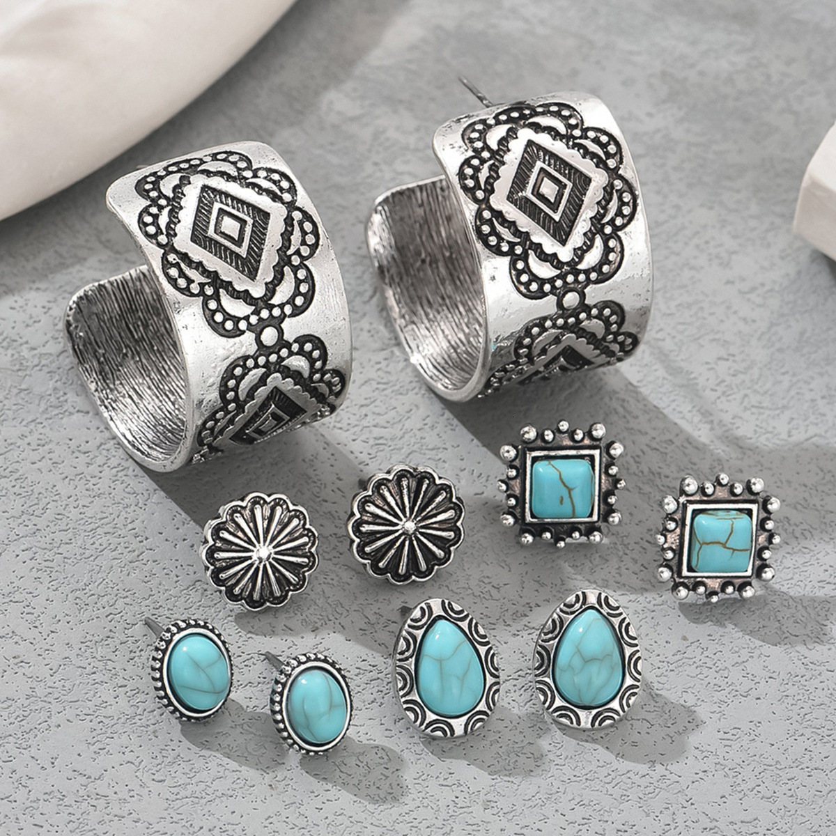 Artistic Palace Style Women's Earring Set Thread Inlaid Turquoise Stud Elegant Simple Earrings
