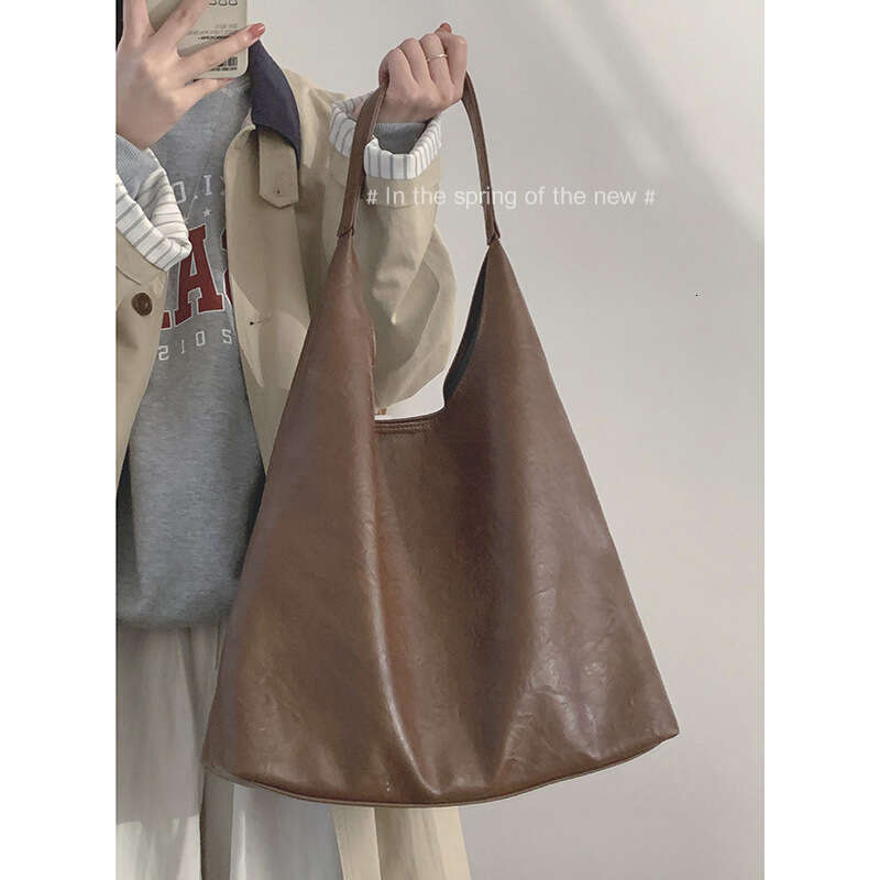 designer bag Autumn Simple Large Capacity High-end Underarm for Women 2023 New Soft Surface Tote Commuter Shoulder Bag