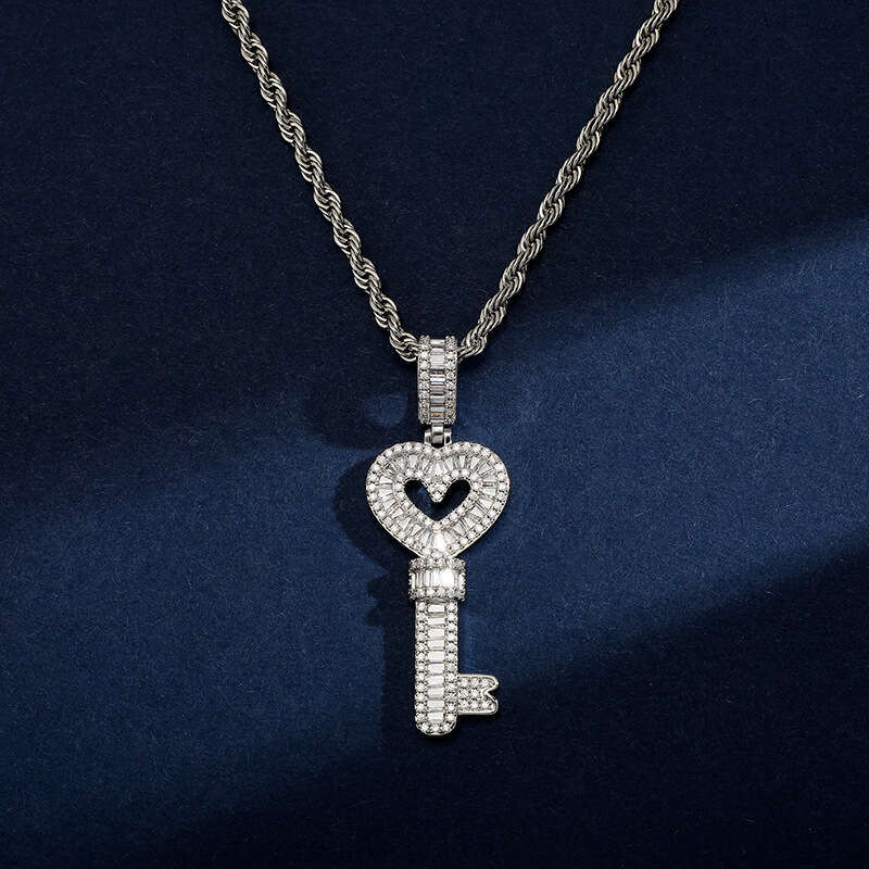 Super Shiny INS Trend Square Dia Clavicle Chain Heart Key Pendant High-end Light Internet Celebrity Necklace DeWu Same Style