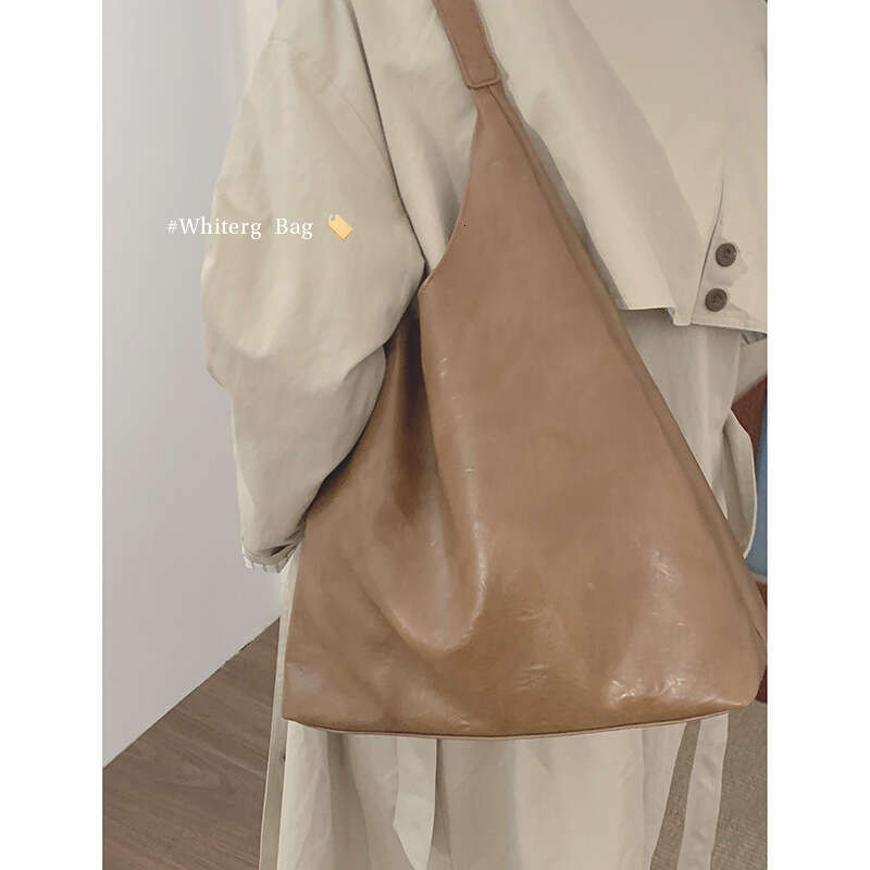 designer bag Autumn Simple Large Capacity High-end Underarm for Women 2023 New Soft Surface Tote Commuter Shoulder Bag