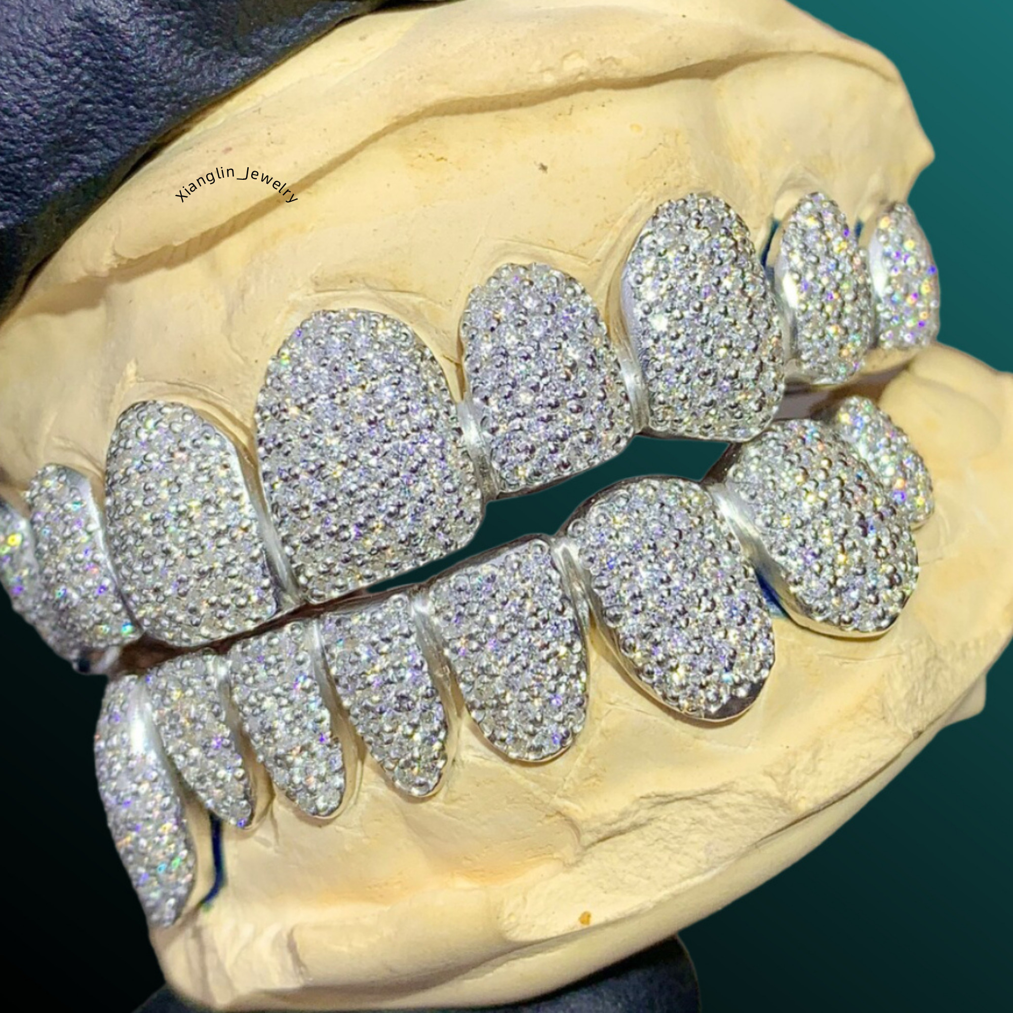 Best Price for Custom 925 Sterling Silver Hip Hop Teeth Grillz Iced Out Moissanite Diamond Jewelry with Gold Accents