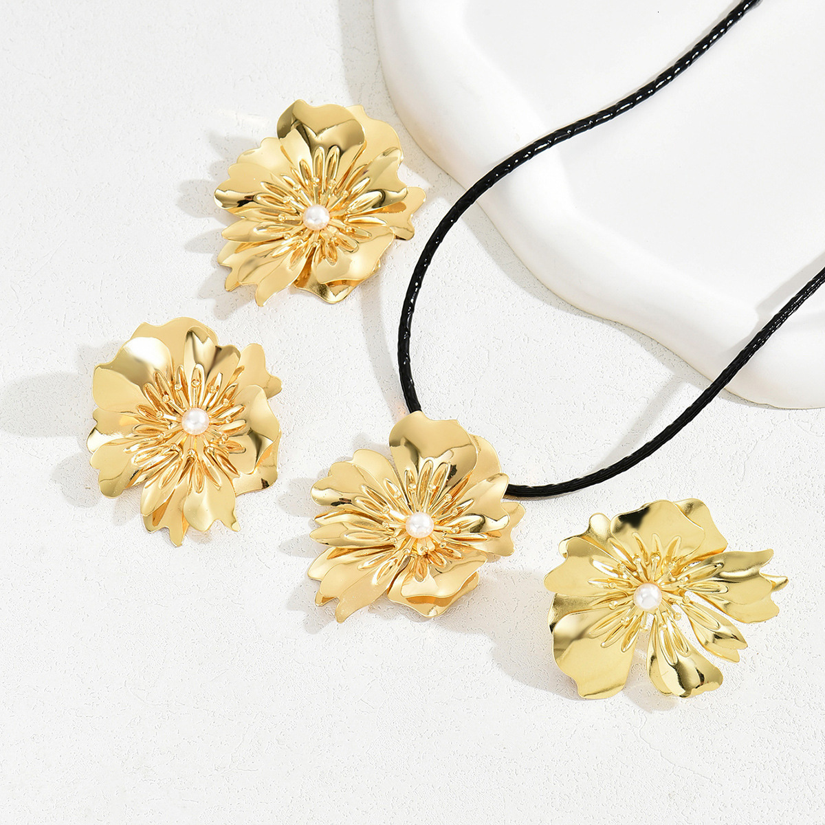 French Style Simple Floral Necklace Set With Personalized Pearl Inlay For Women, Including Rings And Stud Earrings