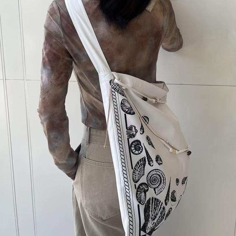 Free shipping designer bag Niche Designer Bag Simple Versatile Wave Playful Print Shoulder Bag Crossbody Bag Scarf Shopping Bag 2025 New Model