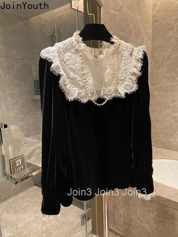 Velvet Blouses Women 2025 Blusas De Mujer Patchwork Lace Long Sleeve Vintage Shirts Fashion Korean Loose Blouse Oversized Tops
