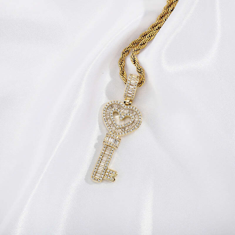 Super Shiny INS Trend Square Dia Clavicle Chain Heart Key Pendant High-end Light Internet Celebrity Necklace DeWu Same Style