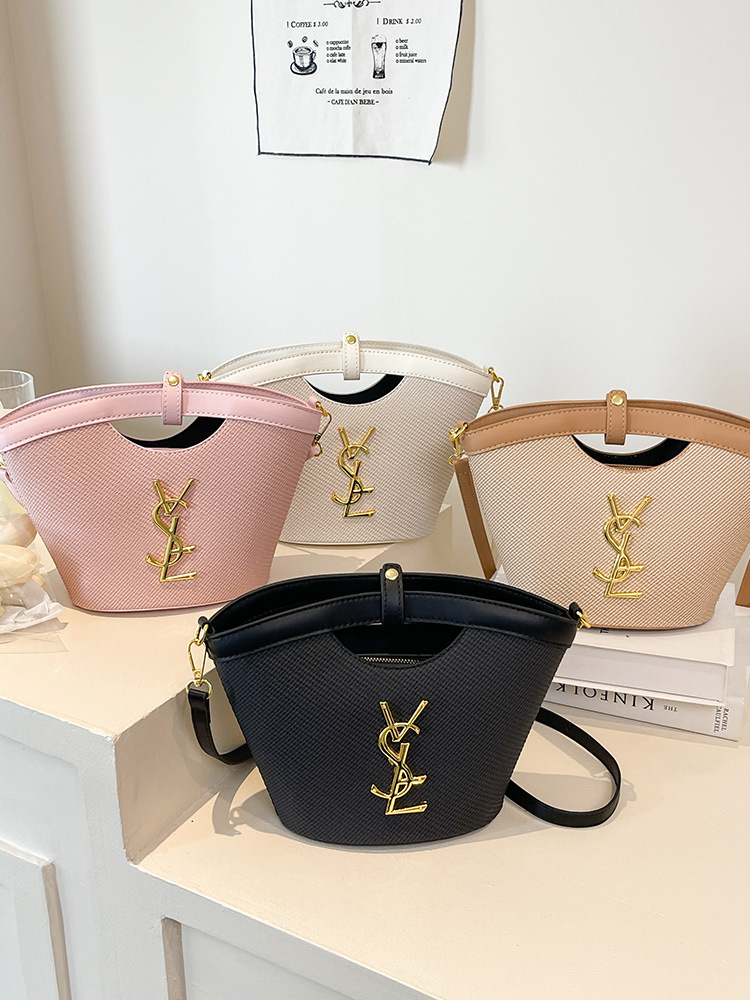 Designer clothing 2025 new Spliced woven pattern women's bag Trendy and Luxurious Single - shoulder Bucket Bag