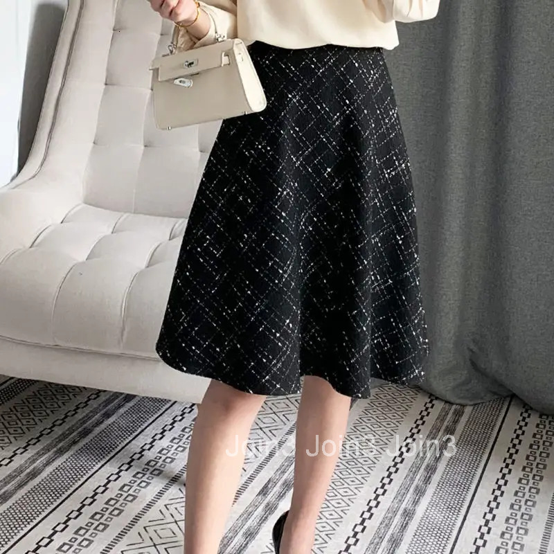 Vintage Black Plaid Women Skirt 2025 Faldas Mujer De Moda Korean Temperament Jupe High Waist A-line Saia Thicked Tunic Skirts