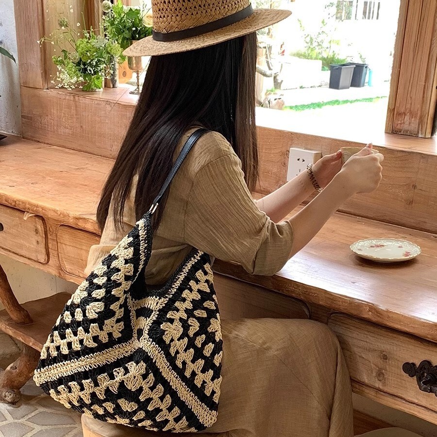 Popular Lazy Style Woven Women's Bag Free Shipping New Fashion Straw Straw Shoulder Bag Multi Functional Designer Commuter Handbag Shoulder Bag