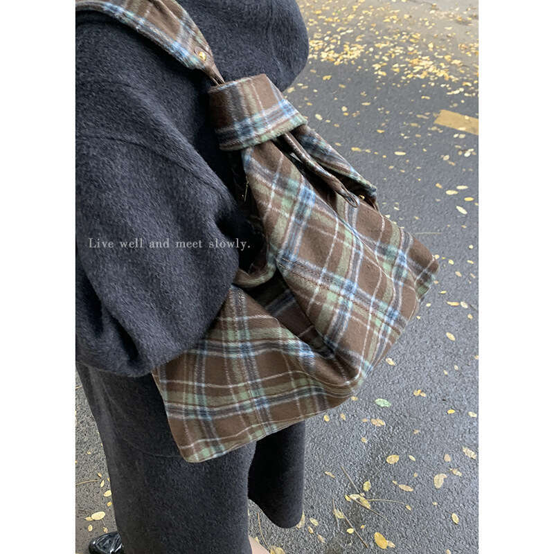 designer bag Academy Style Large Capacity Female Student Underarm 2024 New Wool Plaid Tote Shoulder Bag