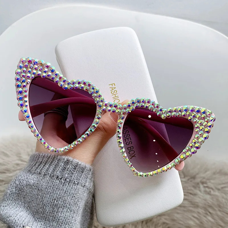 KLASSNUM Women Diamond Frame Heart Shape Sunglasses Large Anti UV400 Sun Glasses for Ladies Year Party Eyewear 250617