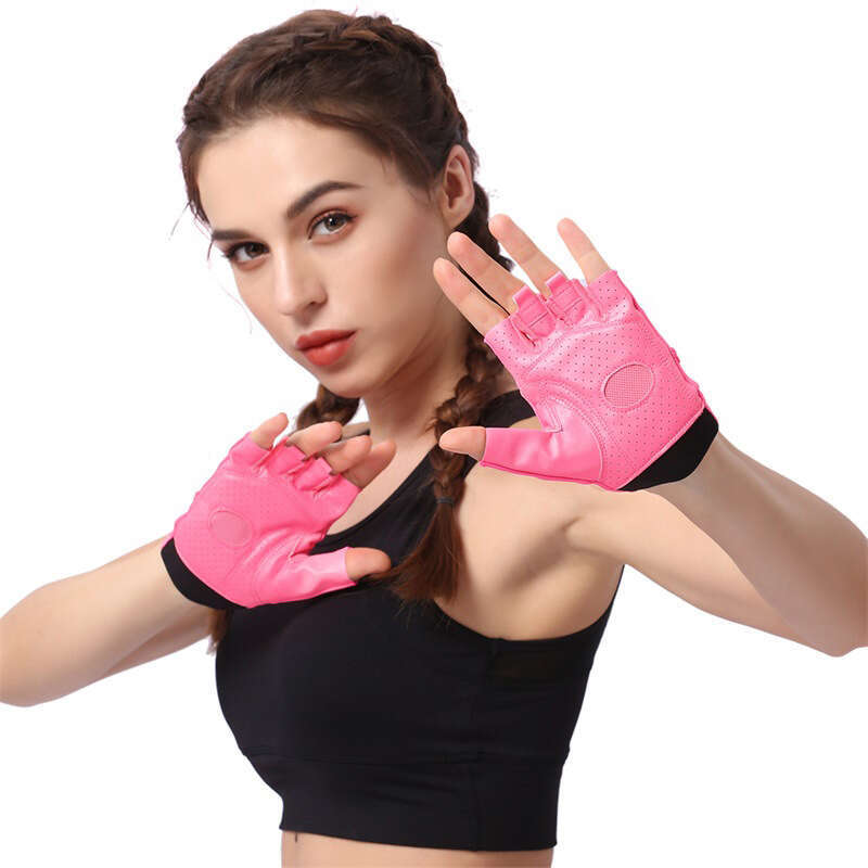 New fitness gloves semi-finger anti-slip ladies' sports gloves are breathable.