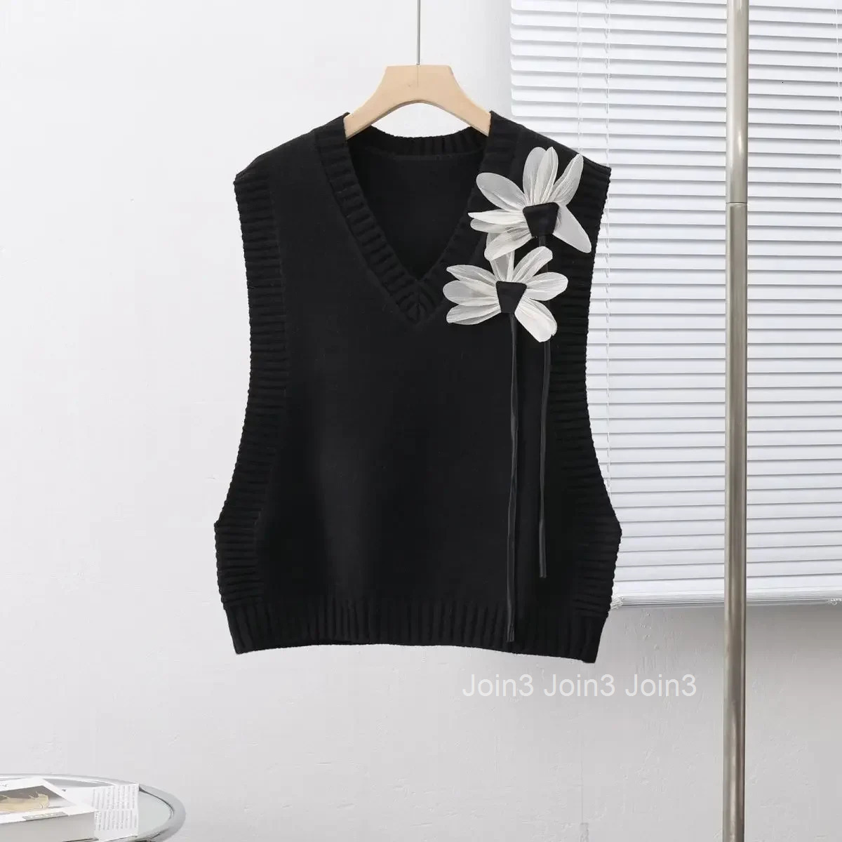 2025 Ropa Mujer Knitted Vest Sweater for Womens V-neck 3D Floral Sleeveless Waistcoat Crop Tops Casual Vintage Fashion Tanks