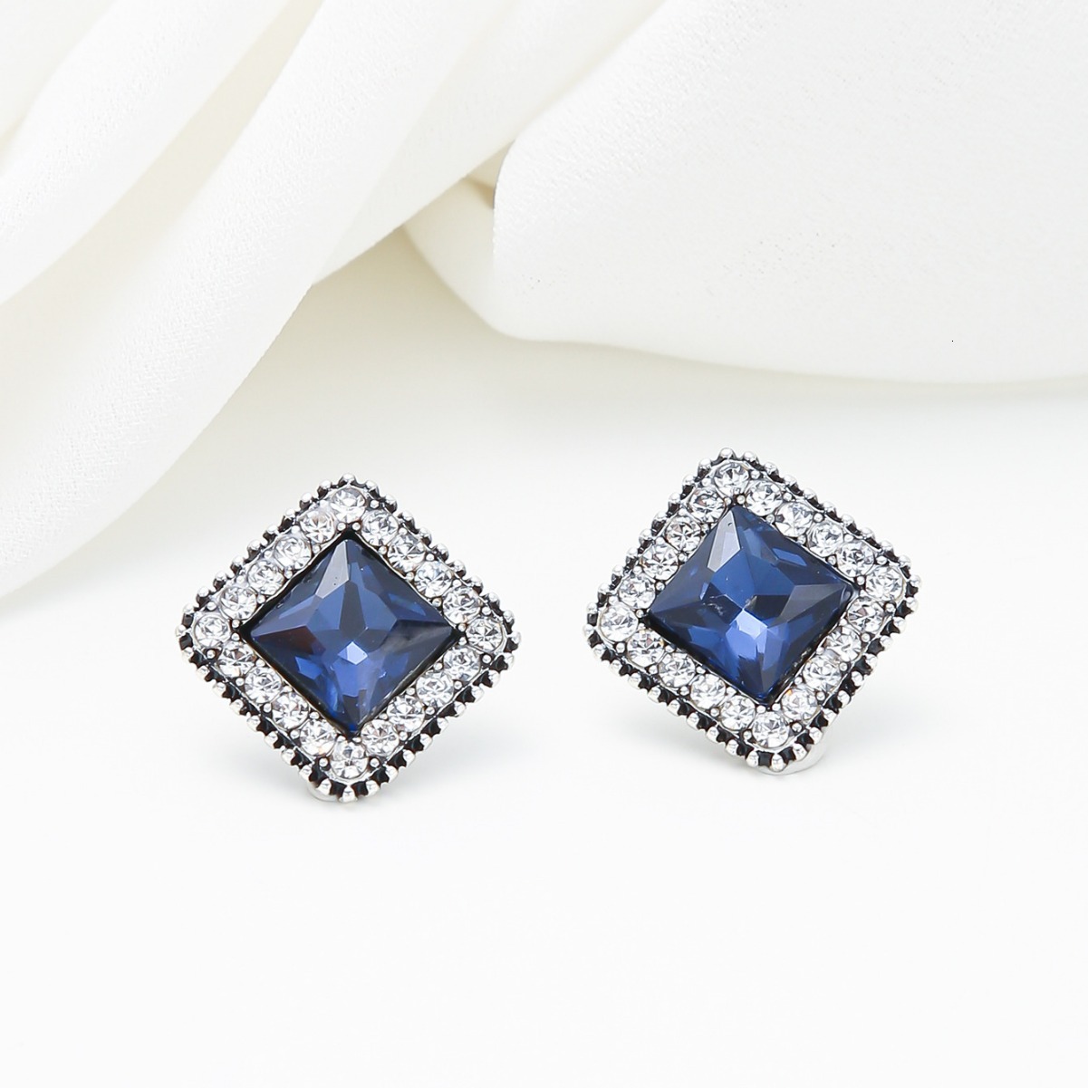 Fashion For Women Inlaid With Blue Crystal Personality Earrings Elegant High-End Sense Ear Jewelry