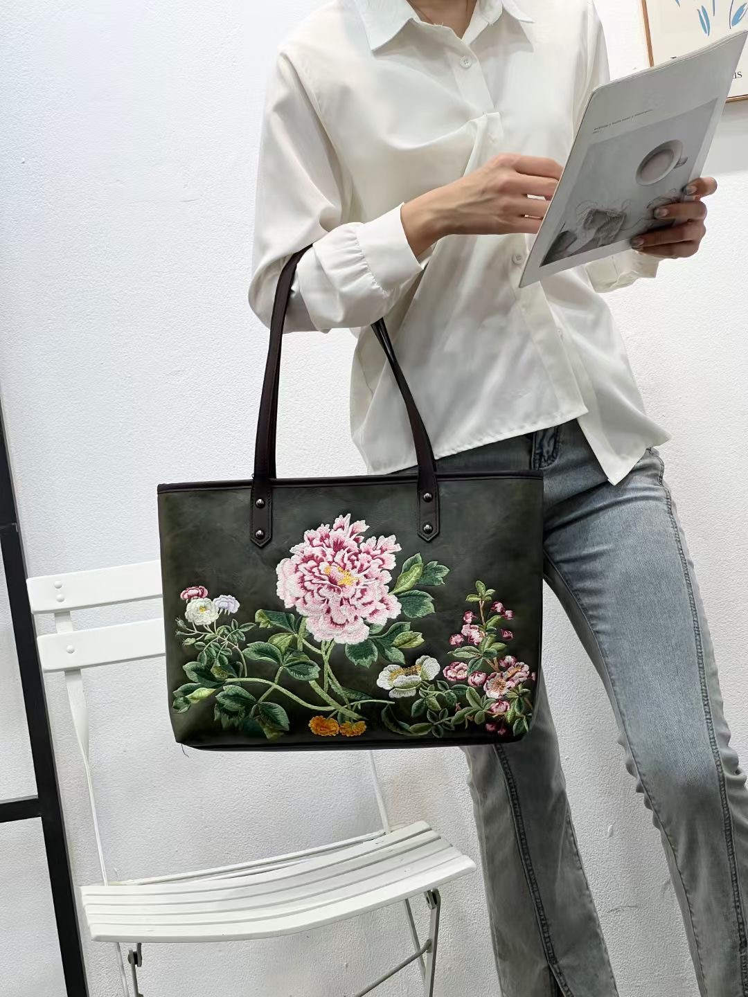 8928 Chinese Floral - Embroidered Handbags designer bag Support customization
