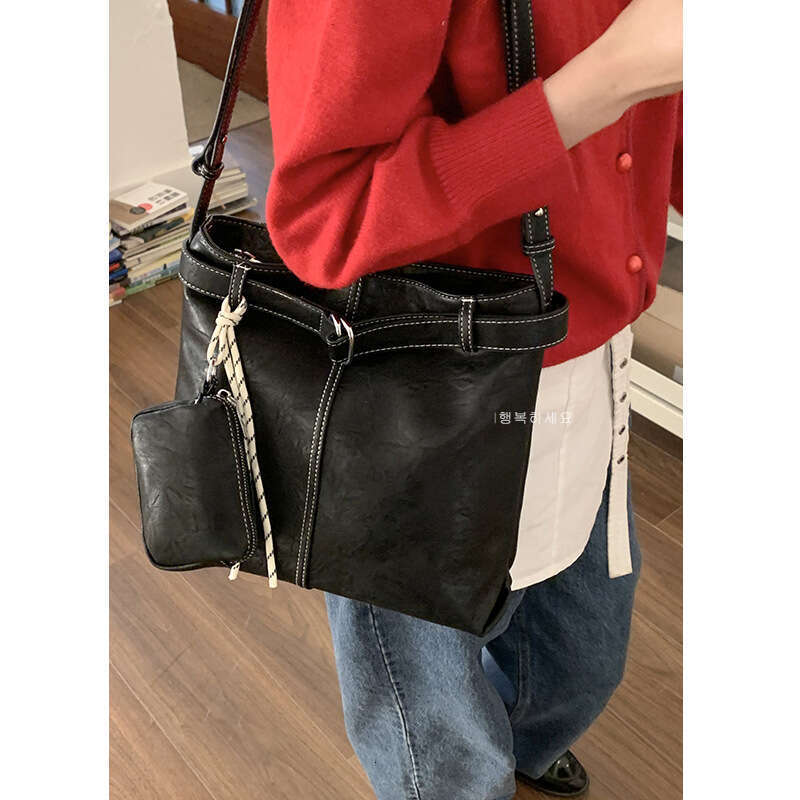 designer bag Minimalist Large Capacity for Women 2024 New Fashion Commuter Tote Versatile Shoulder Underarm Bag