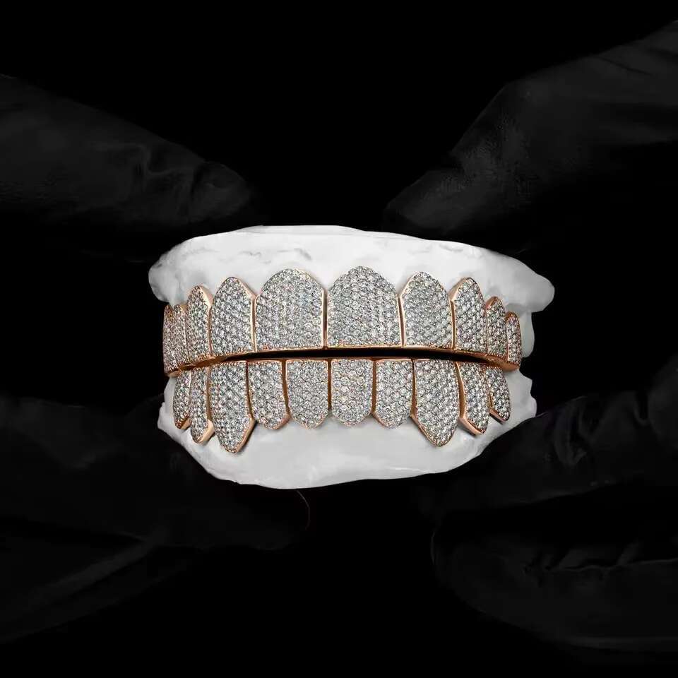 925 Sterling Silver Customized Vvs Moissanite Round Brilliant Cut Vvs Clarity Diamond Iced Out Tooth Grillz for Men Women