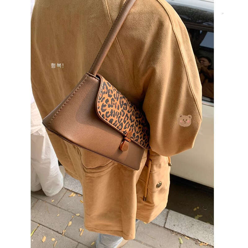 designer bag Niche Commuter Underarm Women's 2024 New Leopard Print Shoulder Bag Fashion Matte Handbag