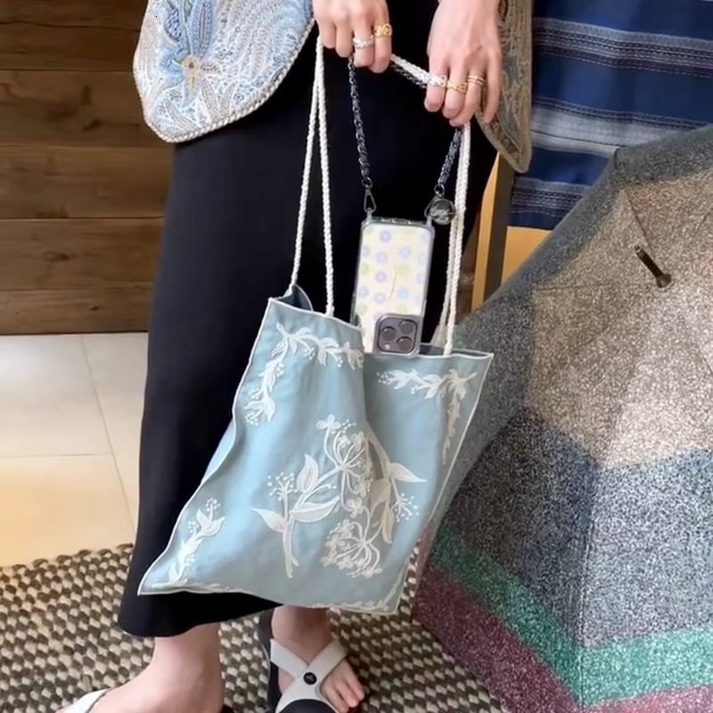 Free shipping designer bag 2025 New Niche Design Wave Play Style Embroidered Fashion Versatile Handbag Shoulder Bag Large Capacity Tote Bag