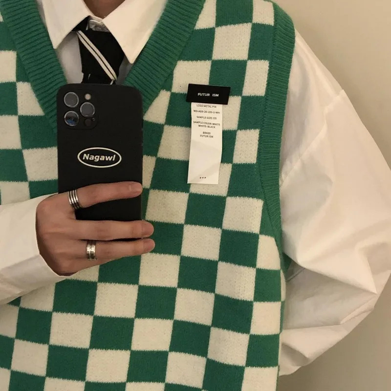 Sweater Vest Autumn Loose Mens Checkerboard Plaid Vintage Vneck Sleeveless Knitted Vests Color Contrast Casual Sweaters 250618