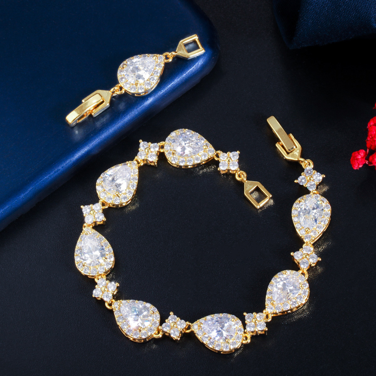 2025 Choucong Sparkling Ins Top Sell Luxury Jewelry 18K White Gold Fill Large Pear Cut 5A Cubic Zircon CZ Diamond Gemstones Women Wedding Bracelets Fo
