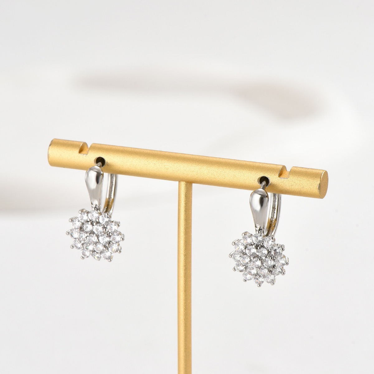 Fashion Moissanite Style For Women With Zircon Inlay Suower Snowflake Earrings Light High-End Sense Ear Jewelry
