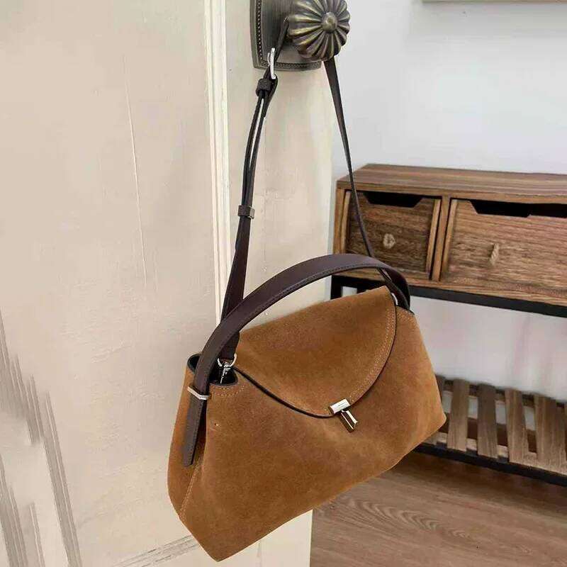 Large Capacity Fashionable Neutral Minimalist Style Genuine Leather Shoulder Bag With Internal Layer Polyester Lining