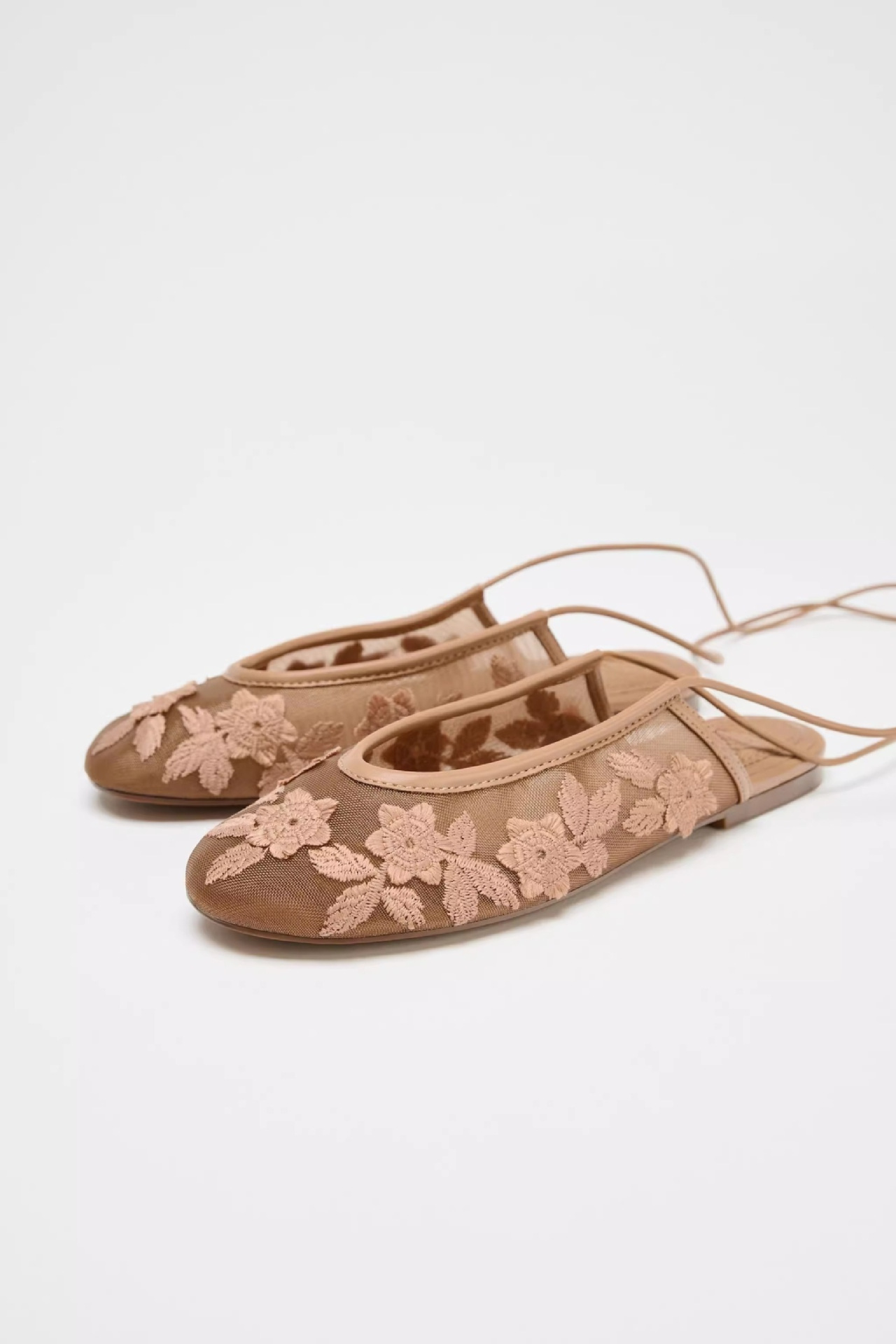 Designer Stylish Fashion Ballet Flat Embroidery Lace Up Shoes Woman Mesh Hollow Outs Mary Jane Shoes Loafers Beach Walking Shoes Women Sandals