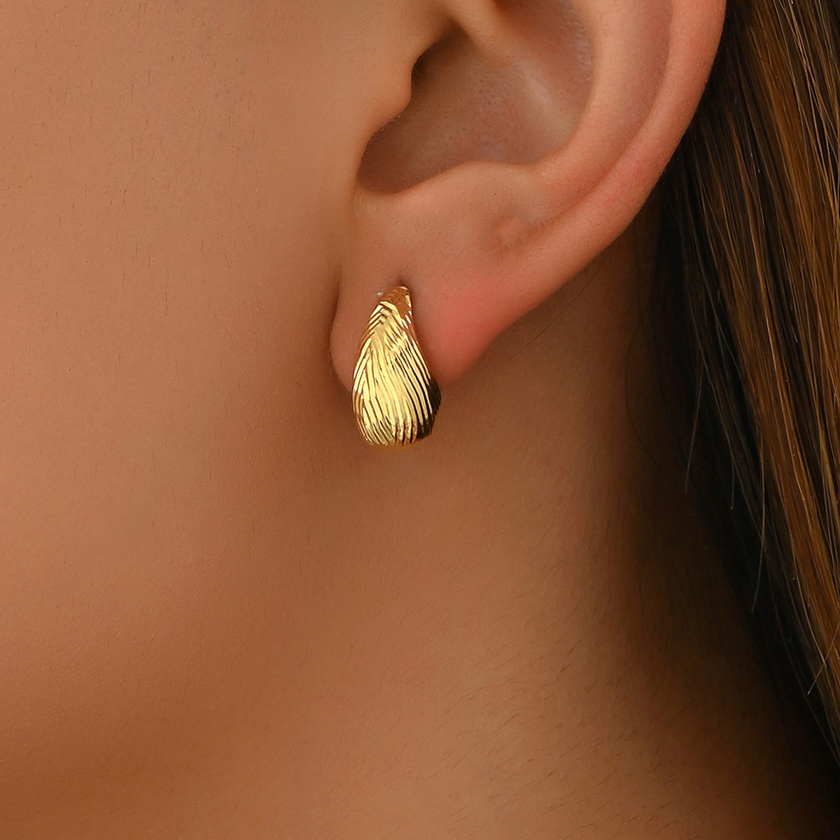 Minimalist Pleated Women's Forest Style Japanese And Korean Light Water Drop Shape Design Stud Earrings High-End Sense Ear Jewelry
