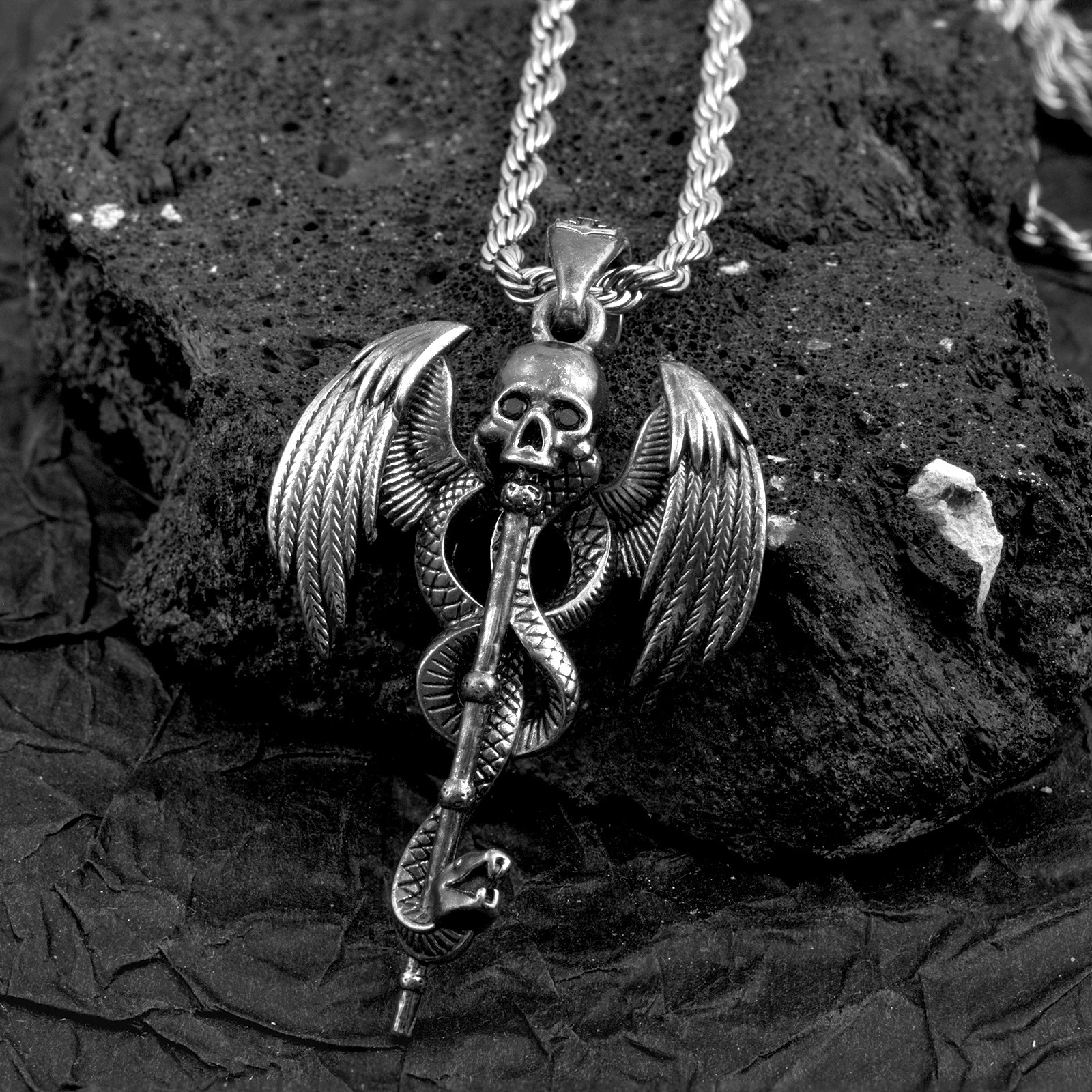 Luxury Jewelry Halloween Bat Skull Pendant Gothic Dark Style Punk Choker Necklace for Men Luxury Moissanite Full Iced Out Statement Accessory