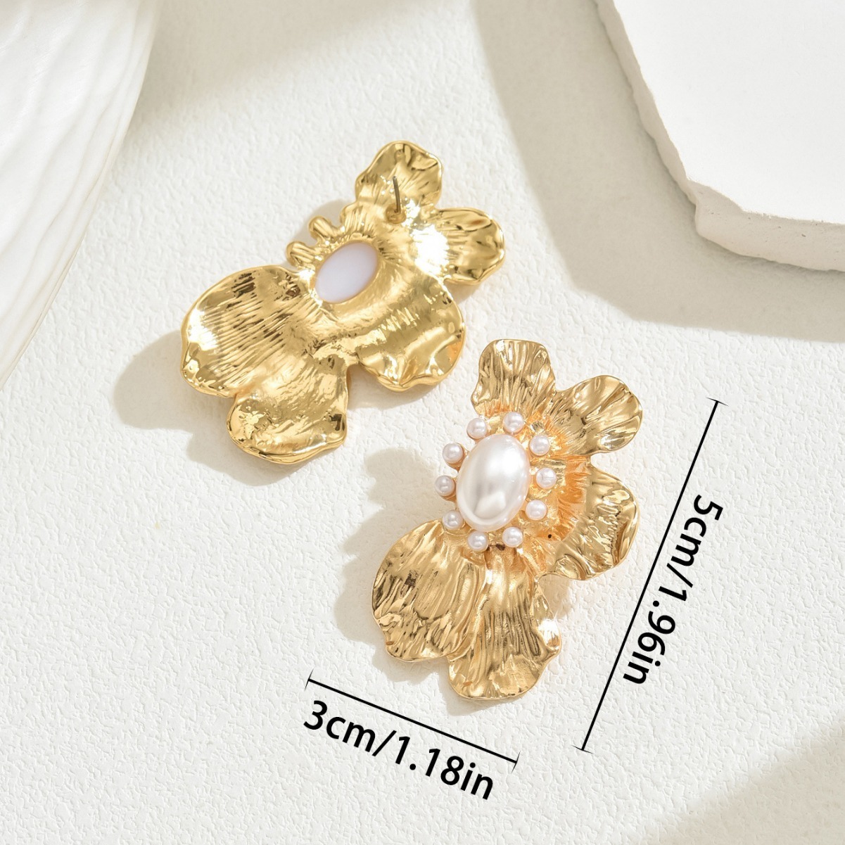 Metal Flower Inlaid Pearl Design Earrings for Women High-end Stud Trendy Ear Jewelry