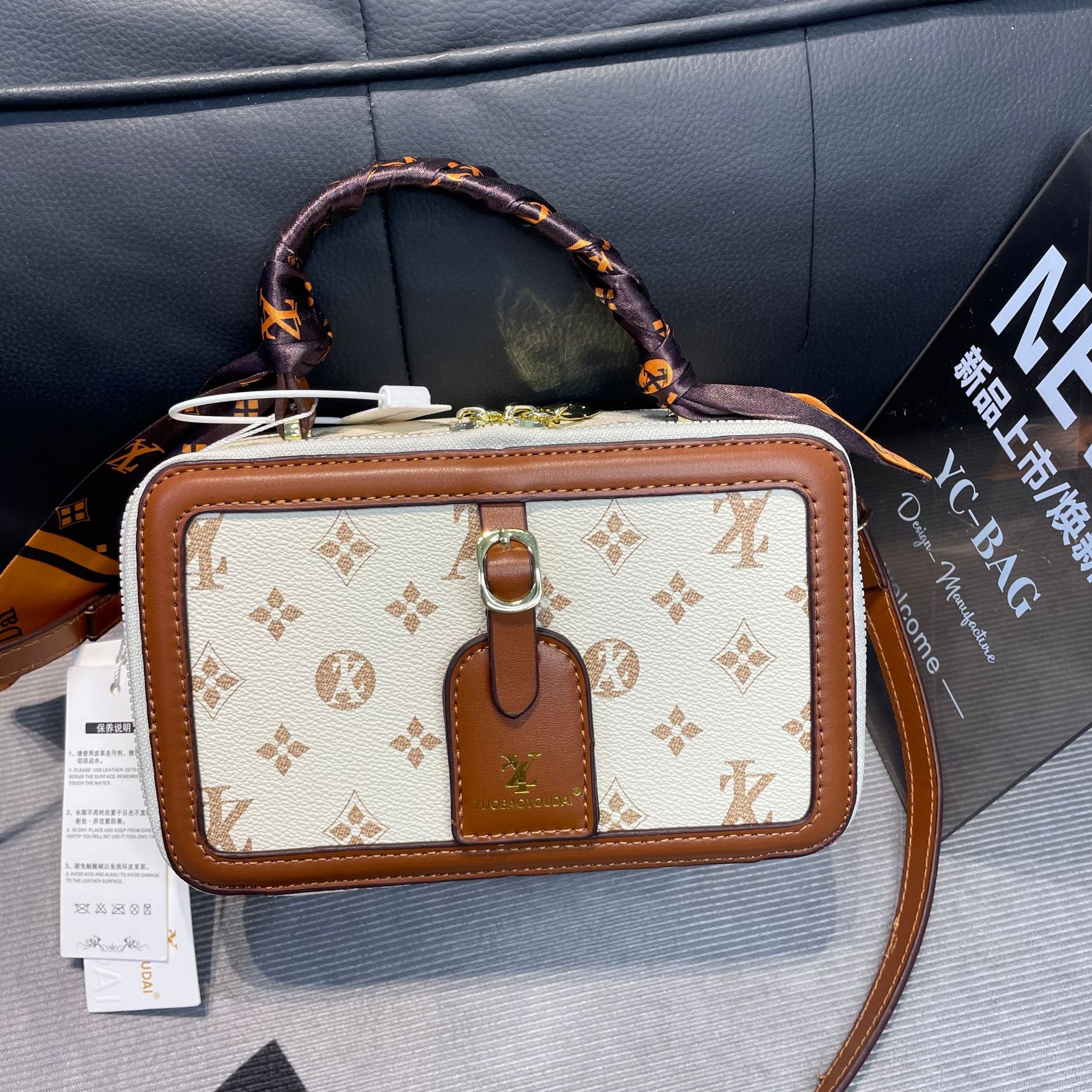 Designer bags, scarves, boxes, handbags, 2025 early spring retro fashion hand-held bags, niche brand single-shoulder crossbody women's bags, Free