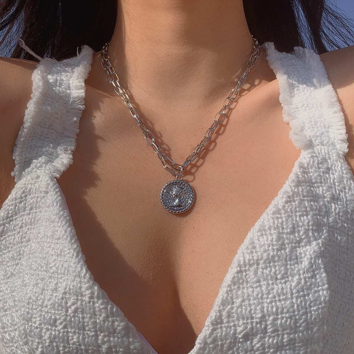Versatile Single Layer Heart-Shaped Tassel Collarbone Necklace Simple Cross Chain Eye Inlaid Dia Jewelry