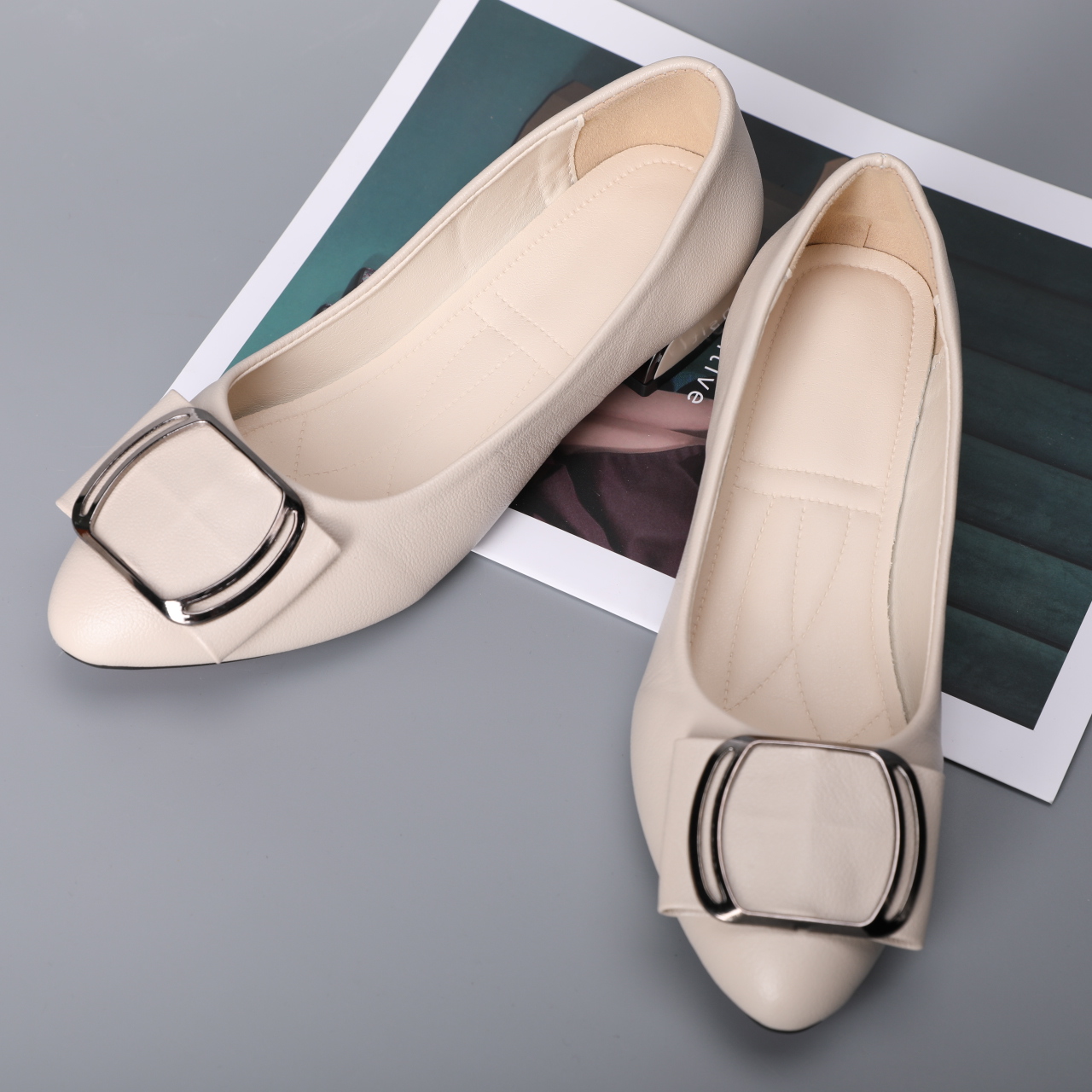 5536-Women's Spring New Fashion Pointed Toe Cover Thickened Sole Large Size for Parties and Office Women's Light Metal Buckle Casual Fashion