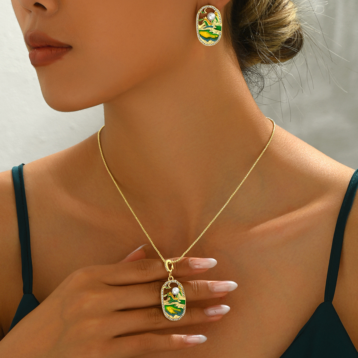Fashion Women's Necklace And Earring Set Green Water Drop Oil Inlaid High-End Design Pearl Choker