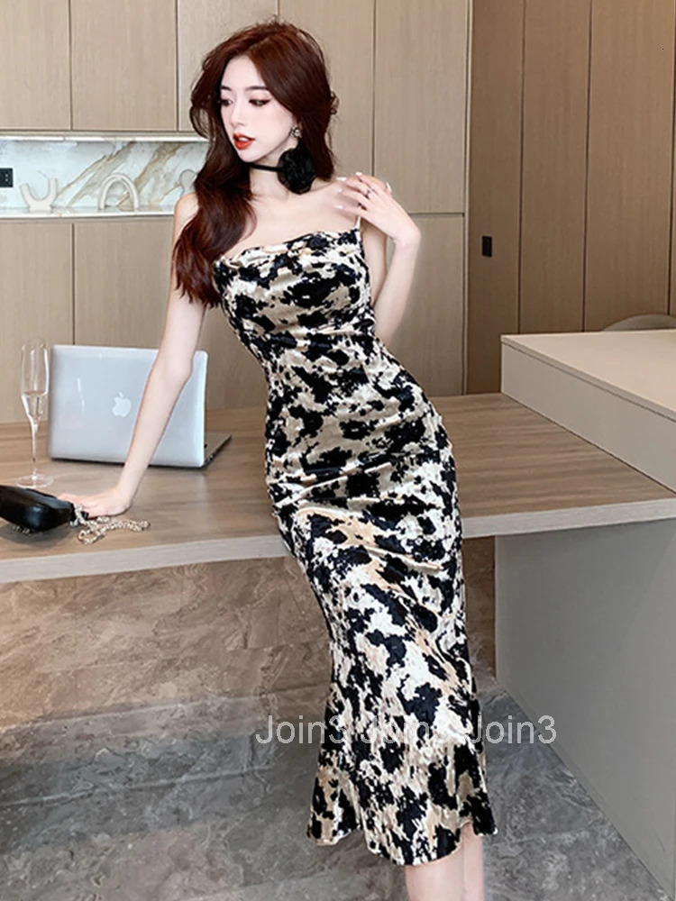 Fashion Spring Autumn Vintage Velvet Long Dress Women Clothing Elegant Pretty Print Sexy Strap Skinny Midi Robe Mujer Vestidos