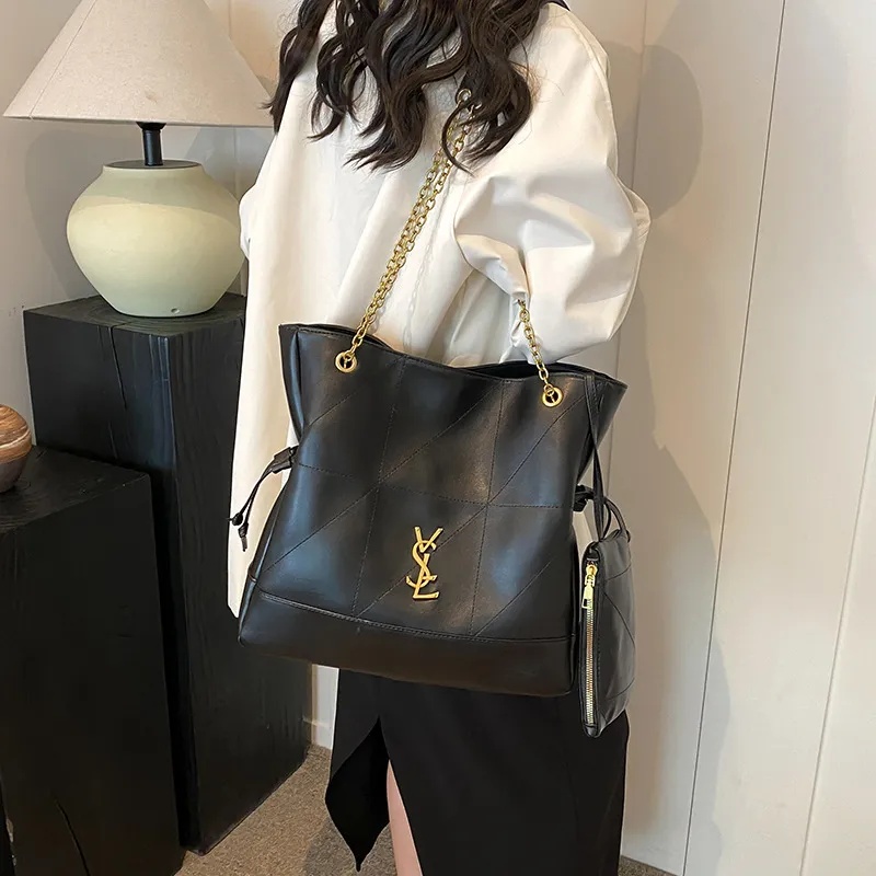 Designer Bag Luxury Bag Shoulder Purse Tote Classic Shoulder Bag Women S Tramp High Quality Leather Crossbody Black Large Capacity Shopping Handbag A