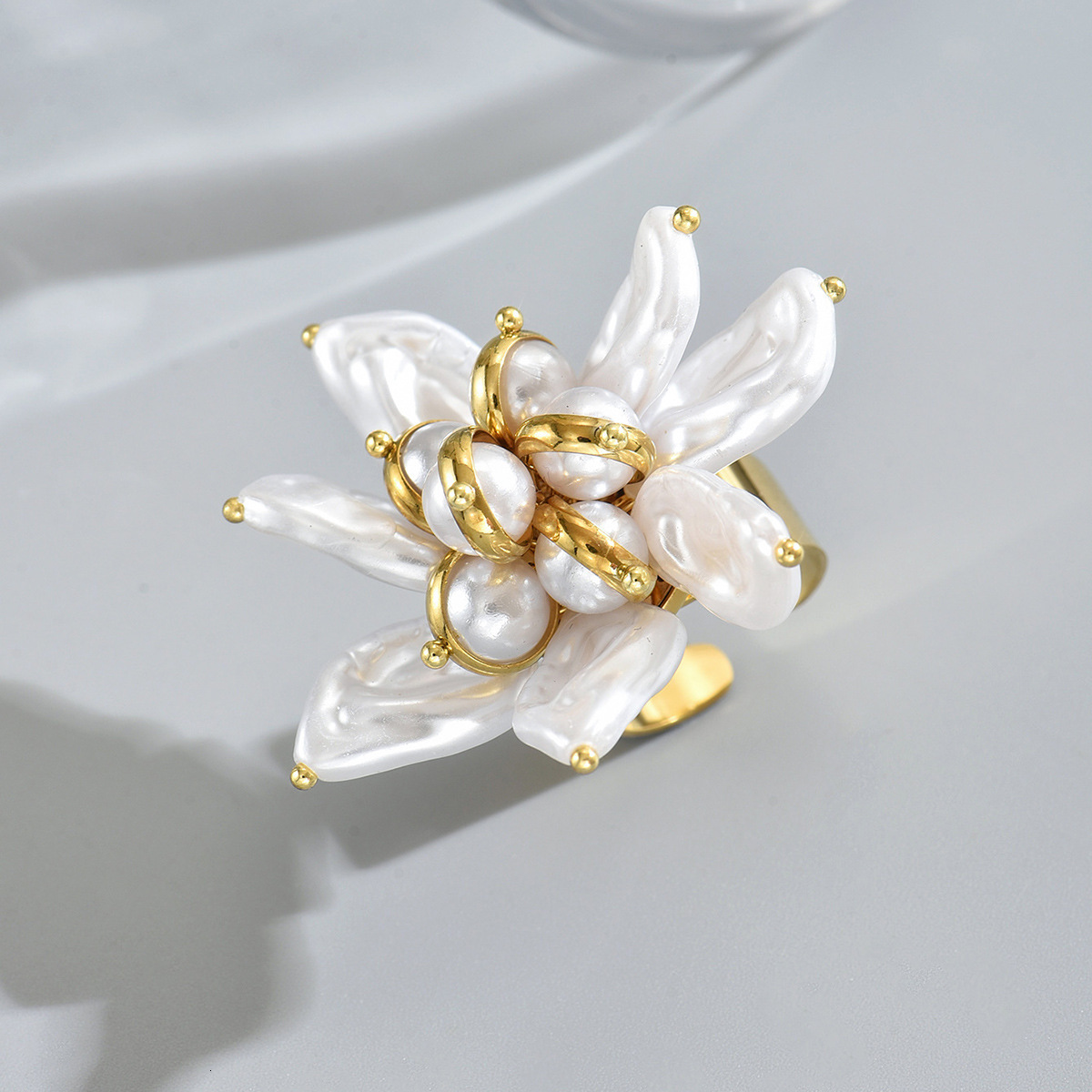 Wind Women's Open Flower Inlaid Irregular Pearl Design High-end Sense Index Finger Ring for Women