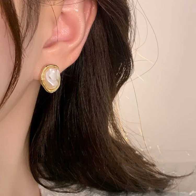 2024 Simple Geometry Imitation Pearl Clip-on Earrings for Women Golden Color Korean Fashion Small Earrings Elegant Jewelry Gift XJ250623