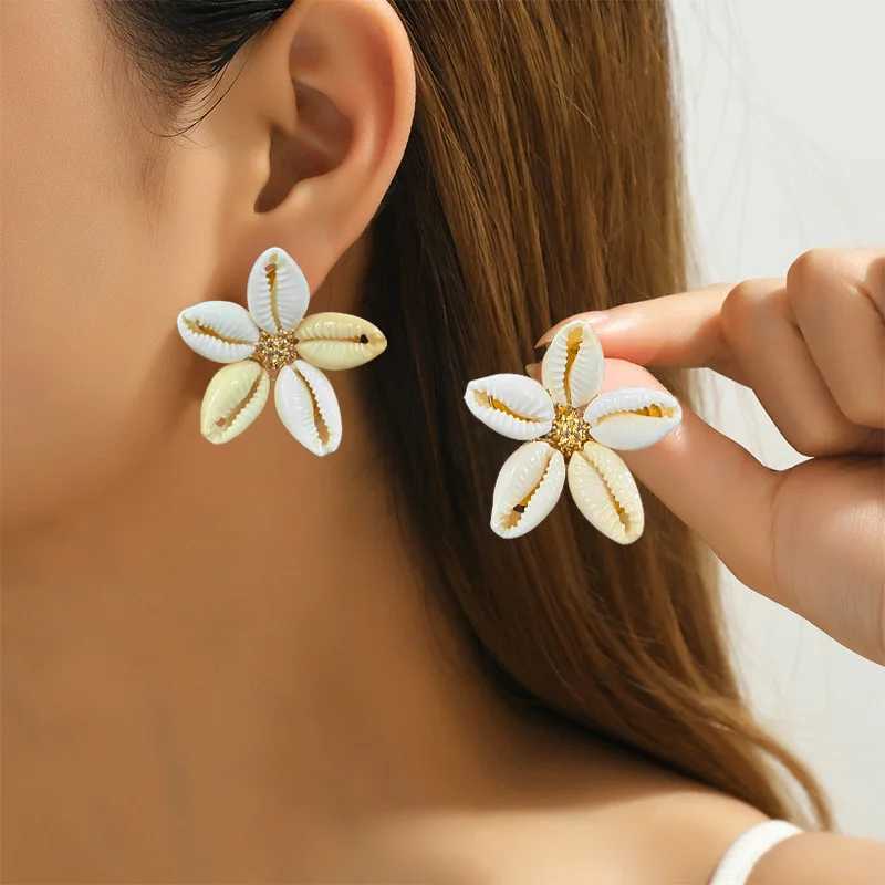 Bohemia Shell Stud Earring for Women Summer Beach Pearl Conch Drop Geometric Earring Girls Fashion Wedding Jewelry Gifts XJ250623