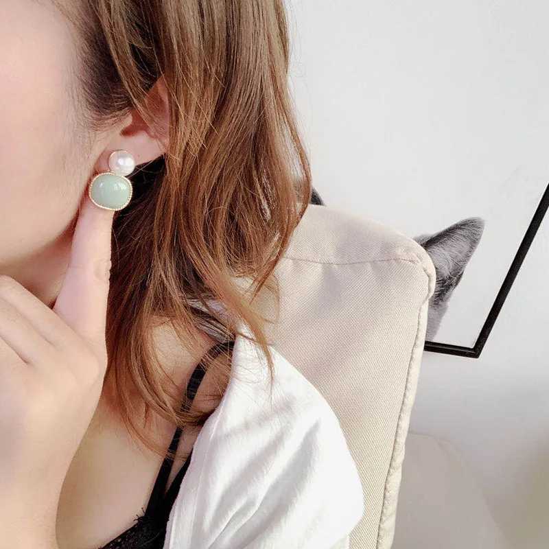 Retro Simple Imitation Baroque Pearl Clip-on Earrings Vintage Round Resin Green Stone Clip Earrings Without Piercing for Women XJ250623