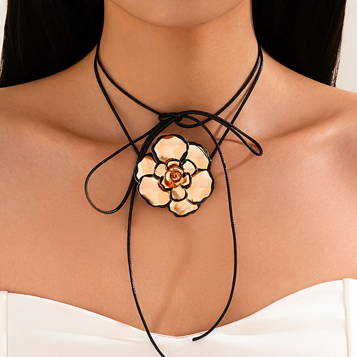 Jewelry Personality Metal Flower Short Choker Elegant Outline Petal Band Necklace