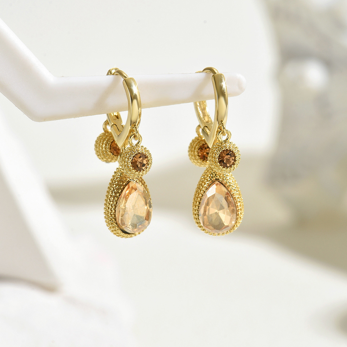 Light Style Women's Personality Water Drop Design High-End Sense Stud Earrings Ear Jewelry