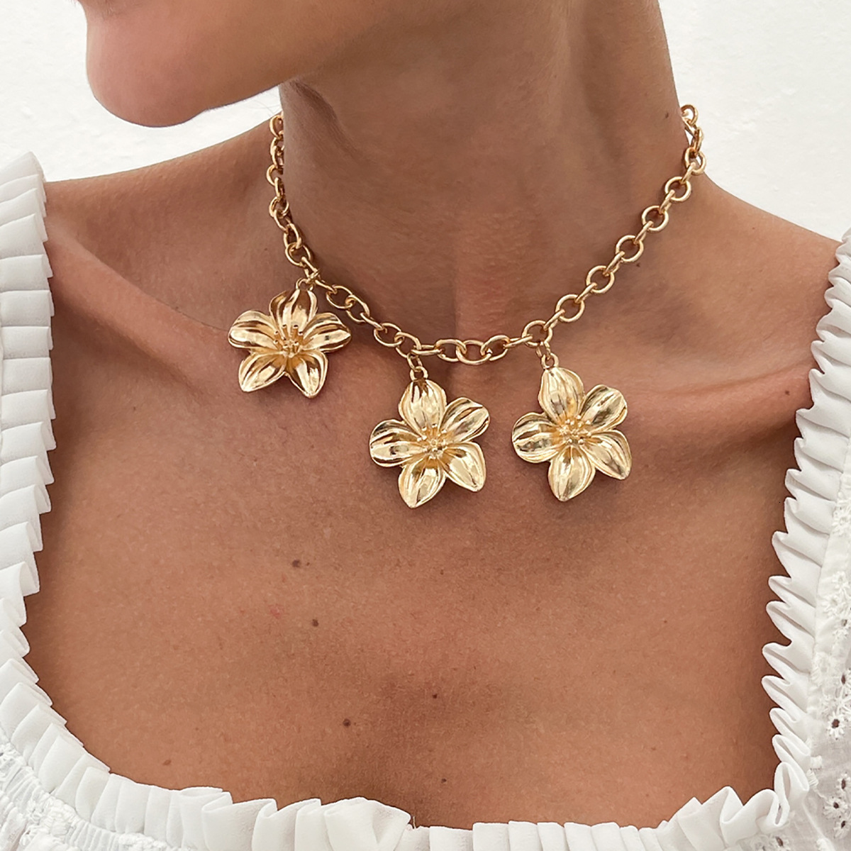 Jewelry INS Vacation Style Flower Pendant Versatile Geometric Spicy Girl Collarbone Necklace for Women
