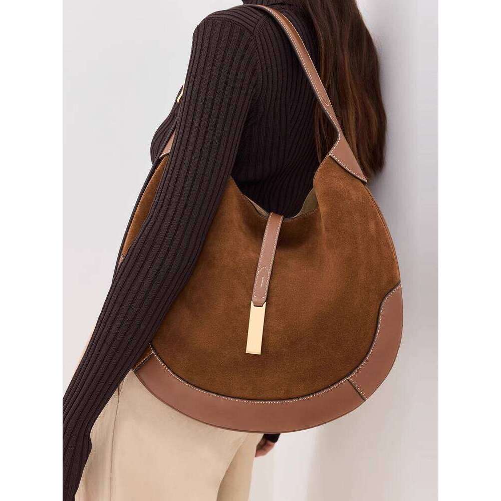 Contemporary Patterned Handbag Durable Multi-Functional Travel Companion