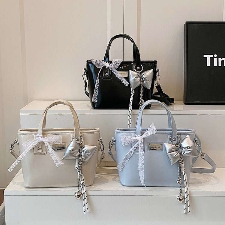 Korean Style Fashion Handheld Bucket 2025 New High-end Simple Shoulder Niche Trend Versatile Crossbody Bag