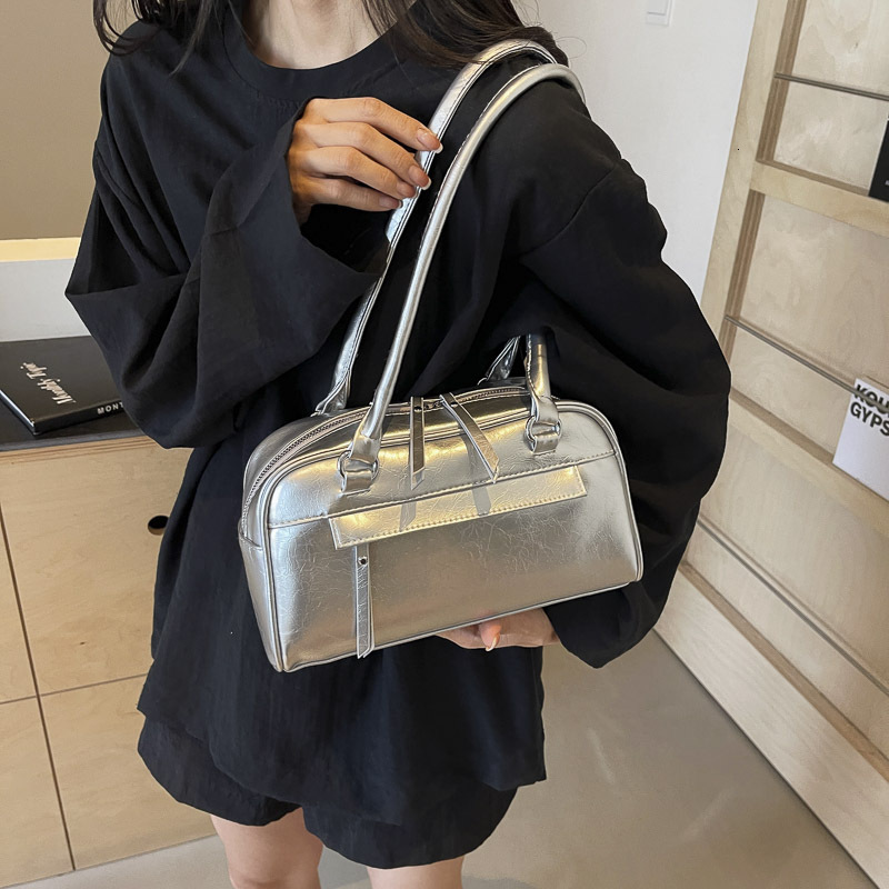 Free Shipping Designer Bag Niche Texture Underarm Bag Commuter Handbag 2024 New Simple Retro Bowling Bag Versatile Luxury Bag Shoulder Bag